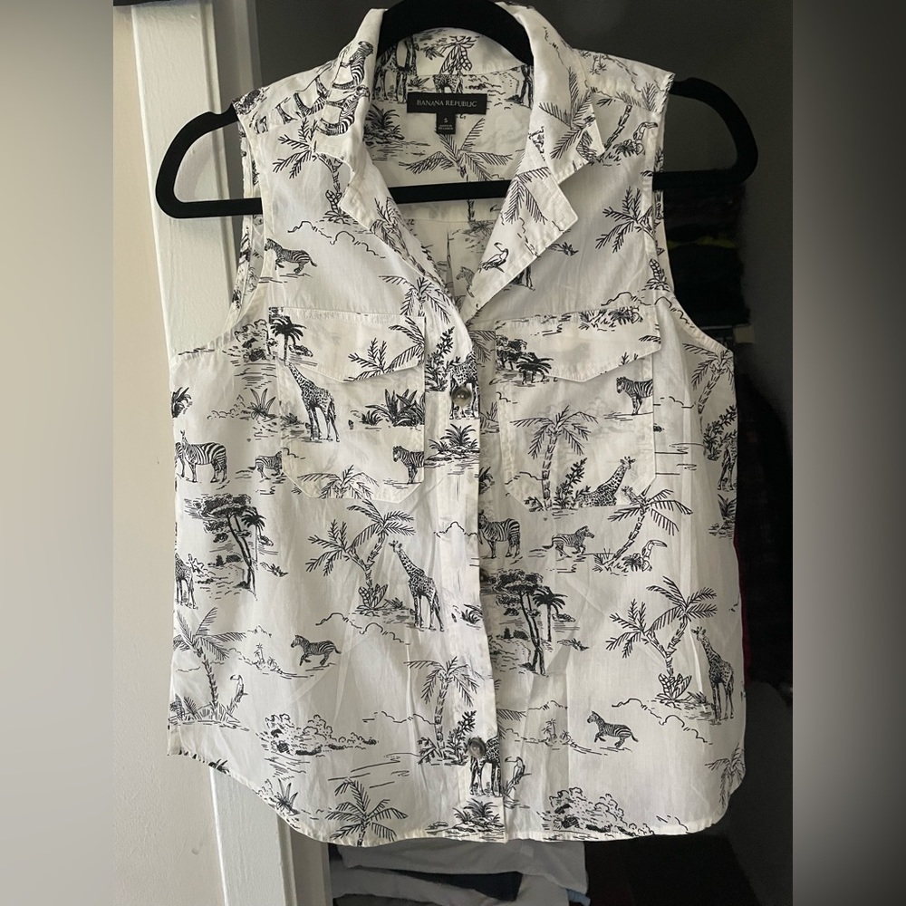 Banana Republic Button-Up Tank